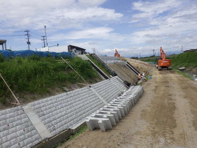 護岸ブロック積み