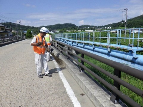 車道の堆積土撤去